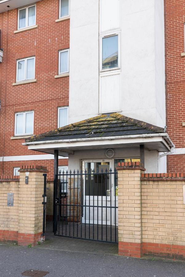 Suites By Rehoboth - Abbey Wood Station - London Zone 4 Экстерьер фото