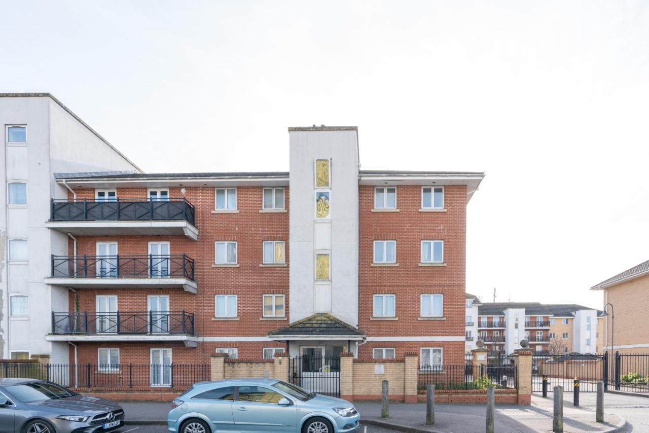Suites By Rehoboth - Abbey Wood Station - London Zone 4 Экстерьер фото