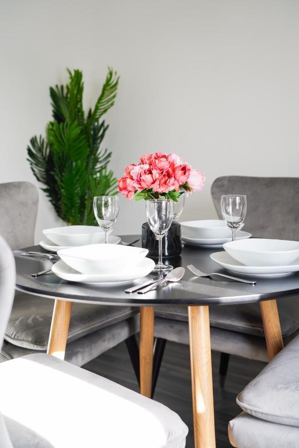 Suites By Rehoboth - Abbey Wood Station - London Zone 4 Экстерьер фото