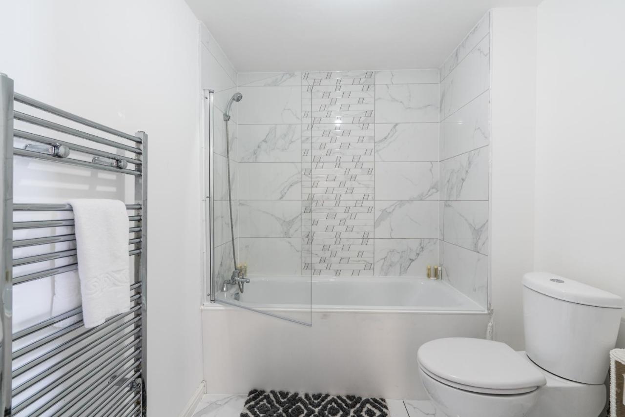 Suites By Rehoboth - Abbey Wood Station - London Zone 4 Экстерьер фото