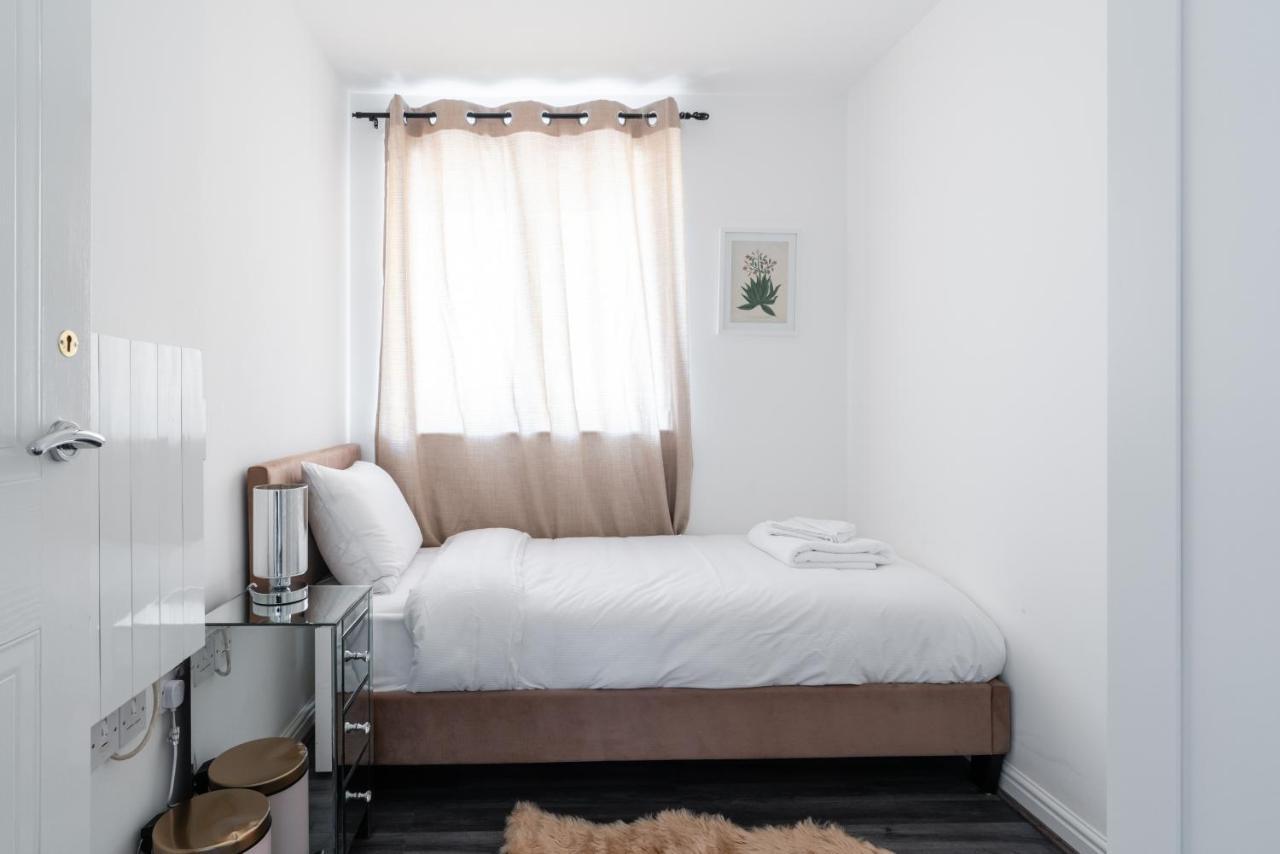 Suites By Rehoboth - Abbey Wood Station - London Zone 4 Экстерьер фото