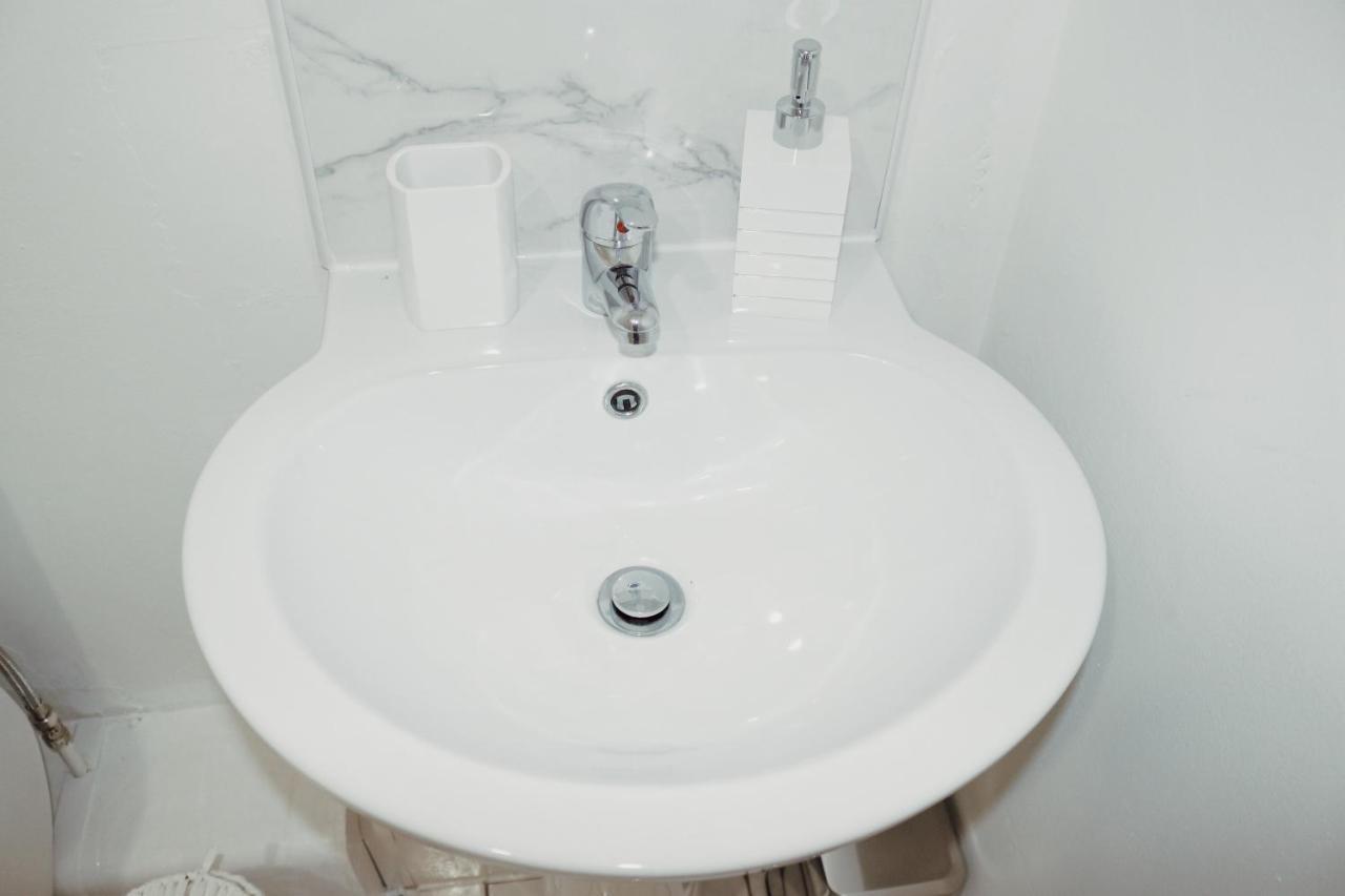 Suites By Rehoboth - Abbey Wood Station - London Zone 4 Экстерьер фото
